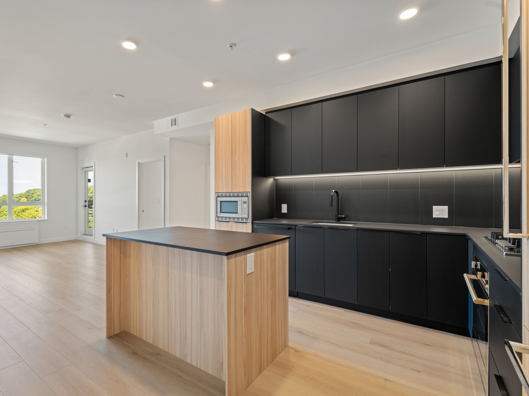 #603 – 2450 Garden Drive